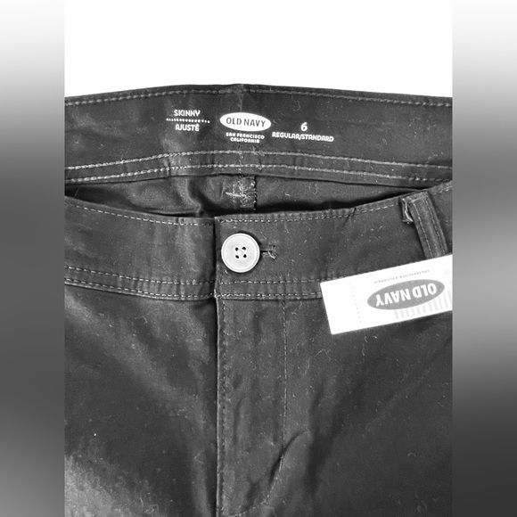 Old Navy Skinny Jeans Black 6 Regular NWT - Picture 2 of 3
